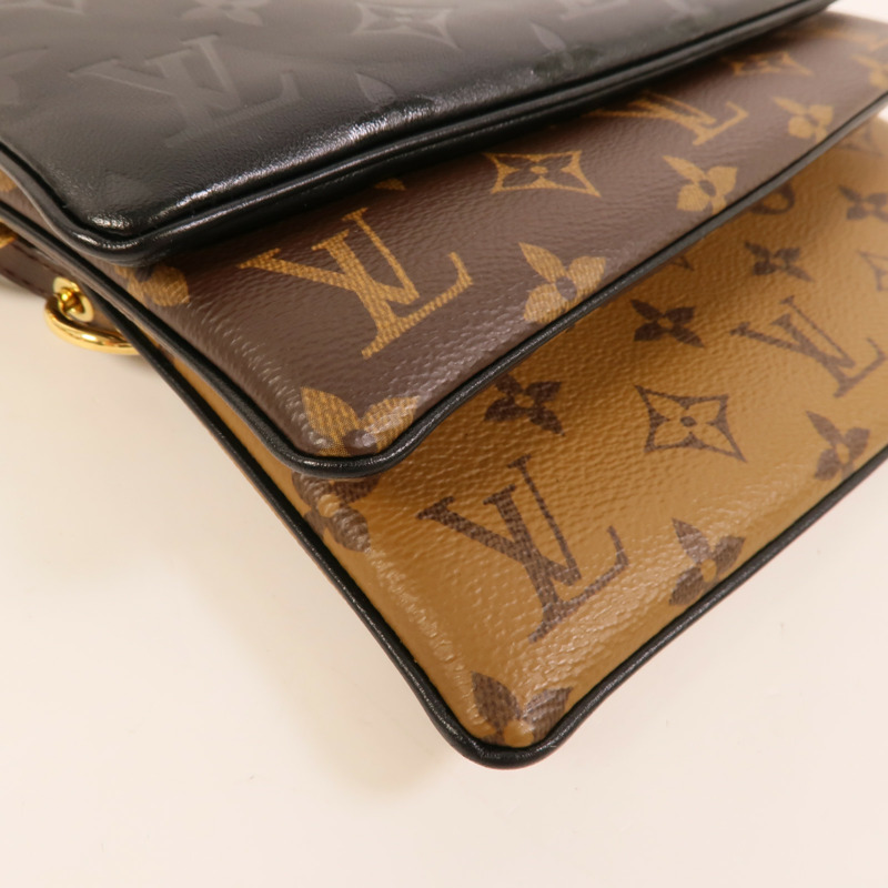 LOUIS VUITTON Mono-Reverse Pochette LV3肩背袋-13