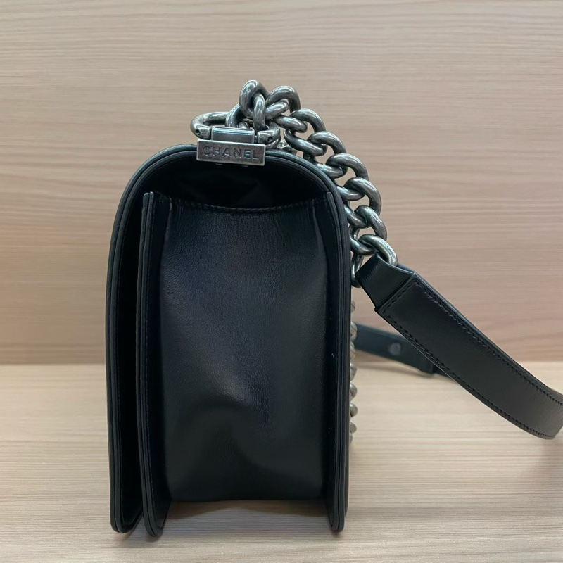 Chanel  LEBOY 黑金 牛皮中號 2012年 16開。單肩斜挎鏈條包 有卡有塵袋 無盒子尺寸底長25*高15*寬8*-3