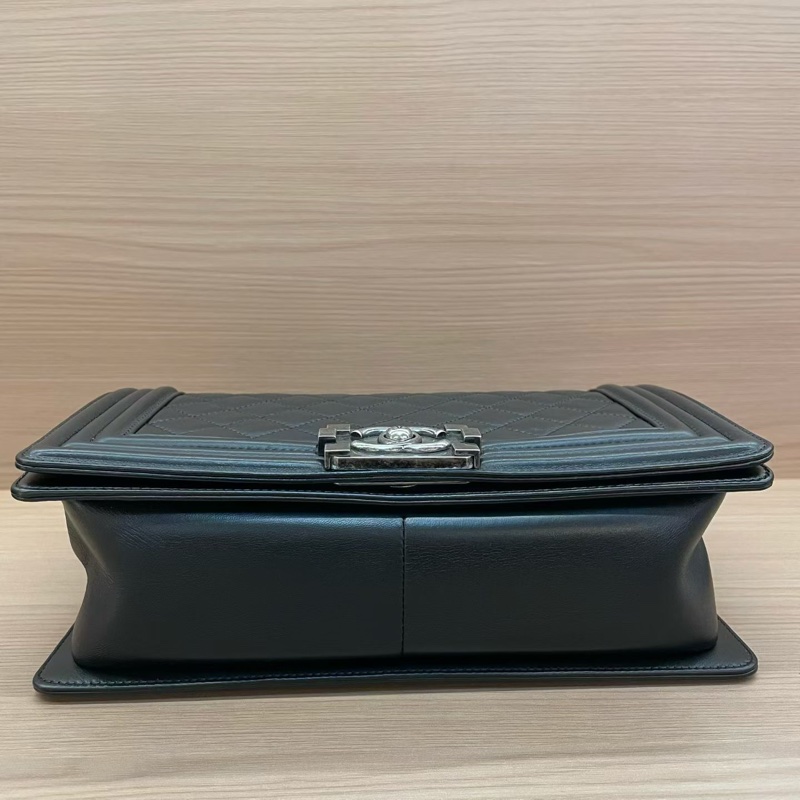 Chanel  LEBOY 黑金 牛皮中號 2012年 16開。單肩斜挎鏈條包 有卡有塵袋 無盒子尺寸底長25*高15*寬8*-5