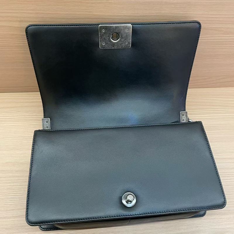 Chanel  LEBOY 黑金 牛皮中號 2012年 16開。單肩斜挎鏈條包 有卡有塵袋 無盒子尺寸底長25*高15*寬8*-6