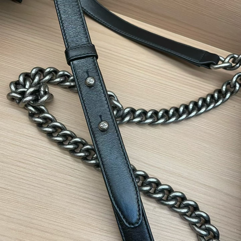 Chanel  LEBOY 黑金 牛皮中號 2012年 16開。單肩斜挎鏈條包 有卡有塵袋 無盒子尺寸底長25*高15*寬8*-8