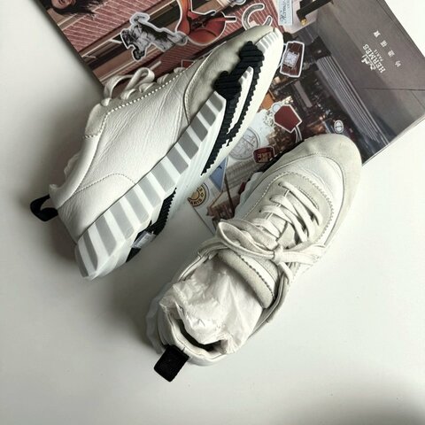 Hermes 白色拼黑休閒鞋38👟
