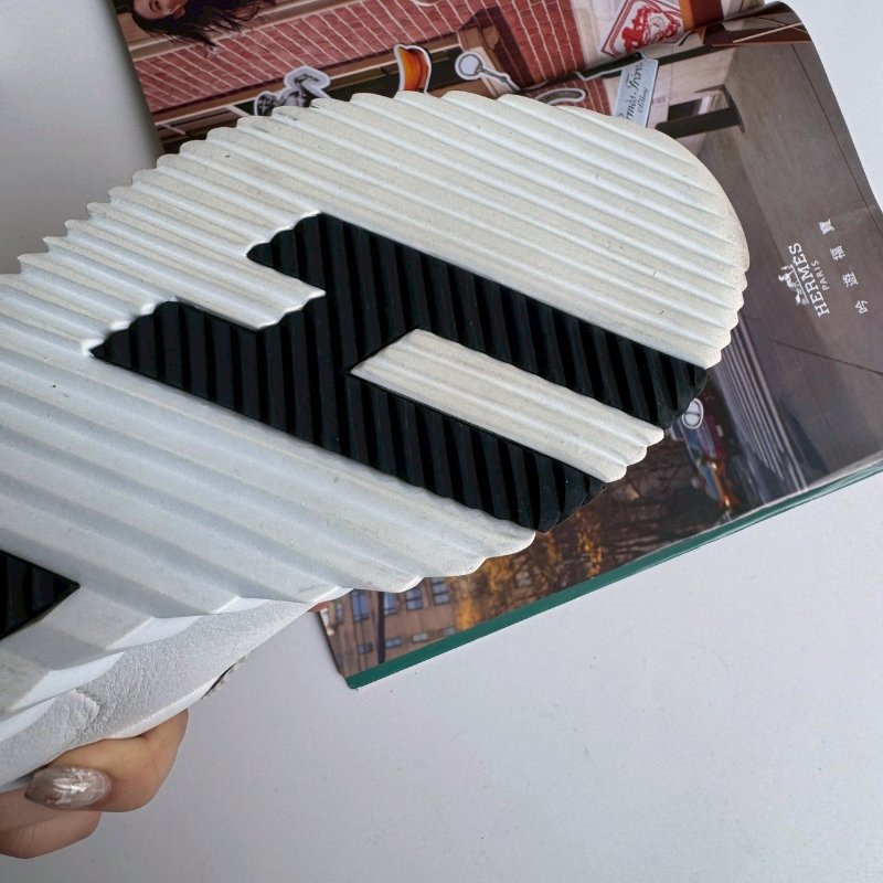 Hermes 白色拼黑休閒鞋38👟-16