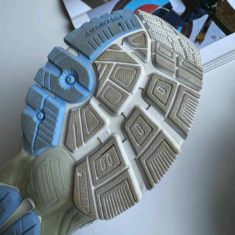 ❤️‍🔥上腳超顯細 Balenciaga 淺藍色老爹鞋38-10