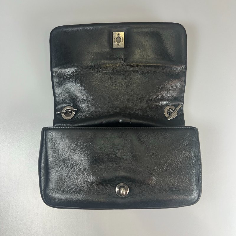 CHANEL 季節款肩背包牛皮黑 保卡款18開-5