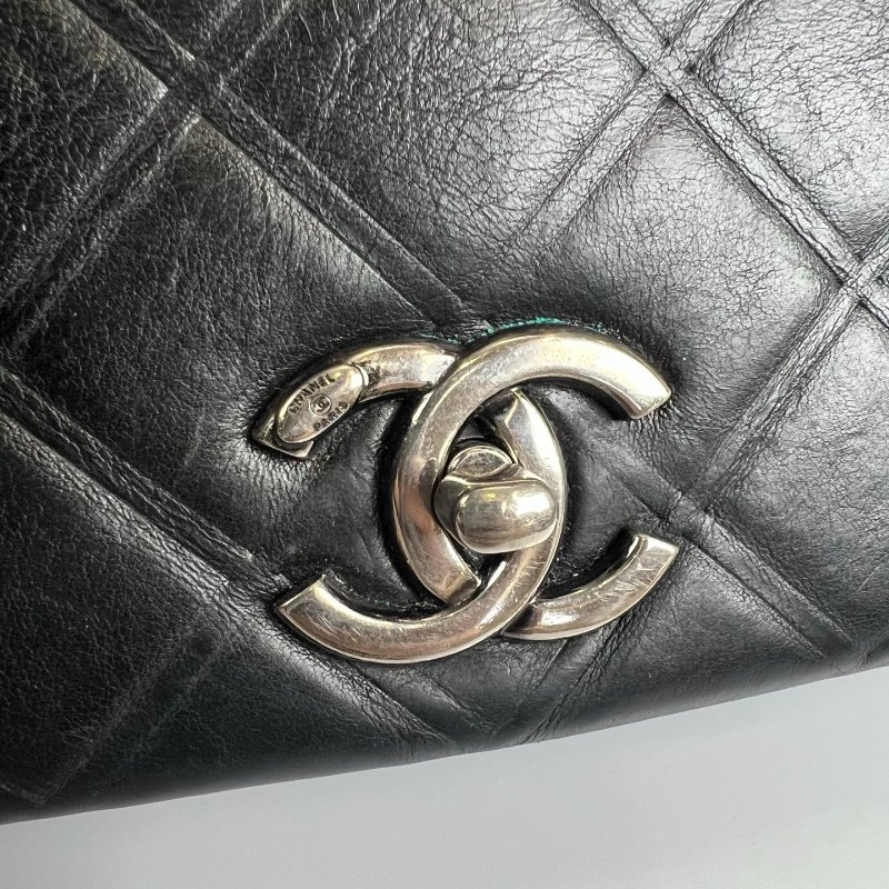 CHANEL 季節款肩背包牛皮黑 保卡款18開-8