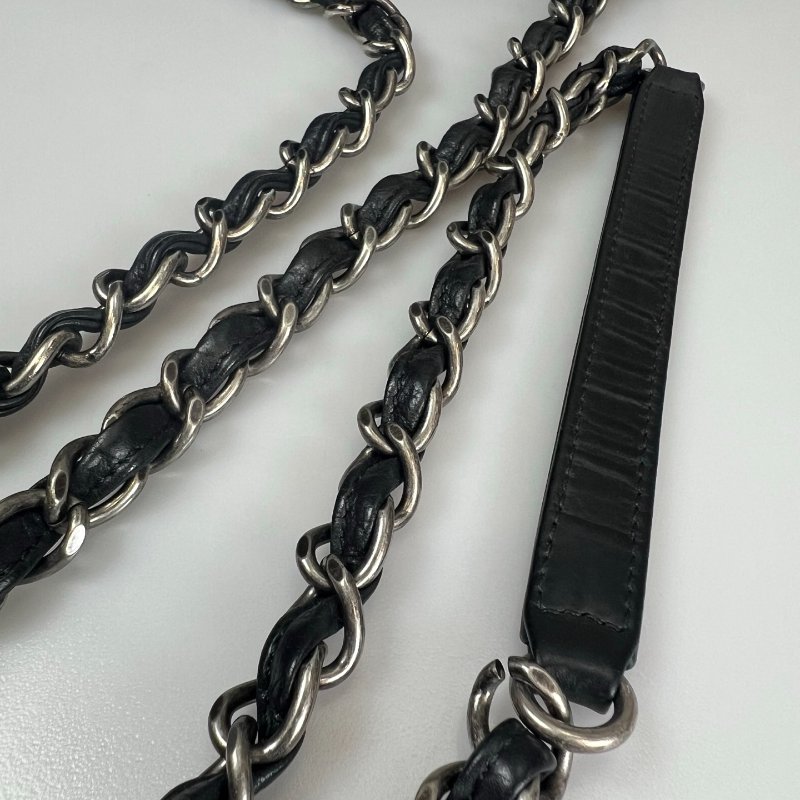 CHANEL 季節款肩背包牛皮黑 保卡款18開-11