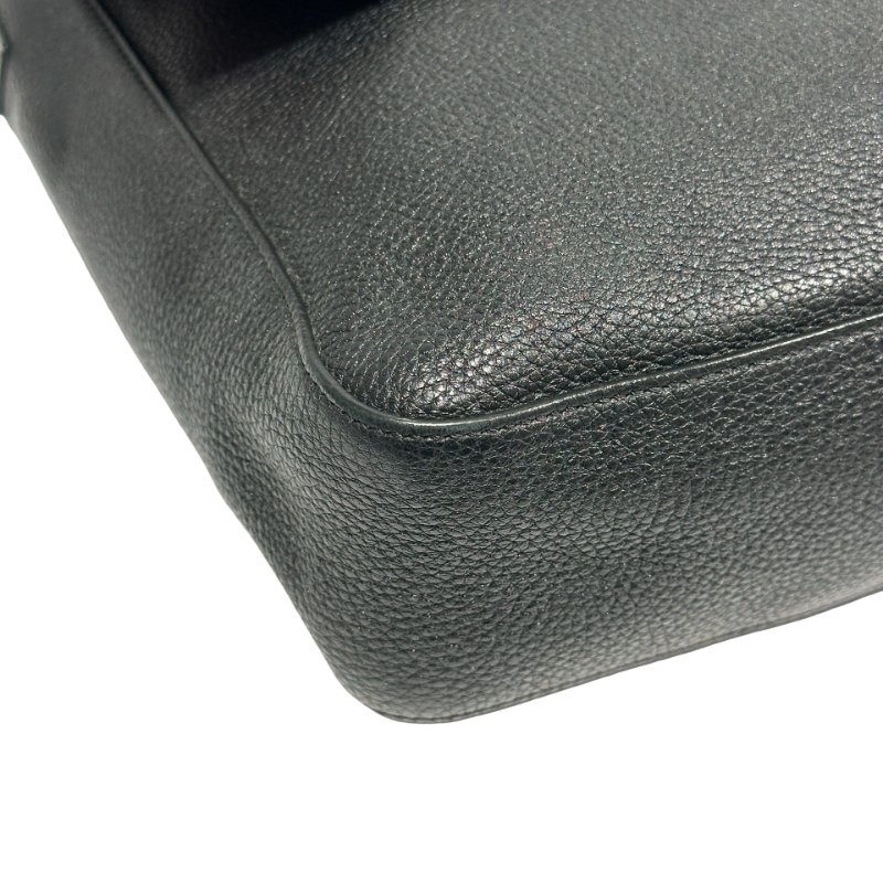 FENDI Calfskin Leather Baguette messenger Messenger Bag PHW Black-4