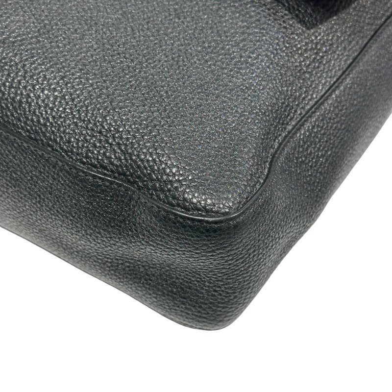 FENDI Calfskin Leather Baguette messenger Messenger Bag PHW Black-9