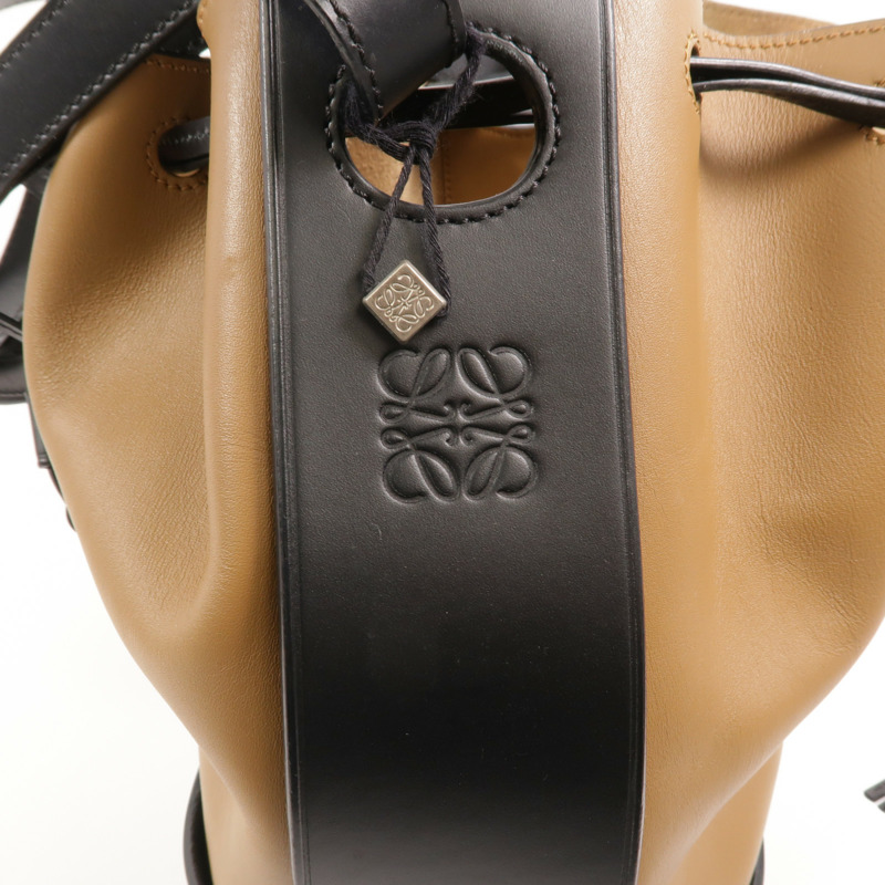 LOEWE 牛皮皮革Balloon Bucket Medium手挽肩背兩用袋-8