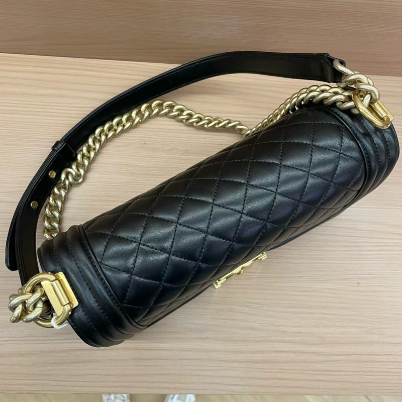 Chanel 黑金 LEBOY 2016年 21開 中號 牛皮经典菱格鏈條包 有塵袋 無卡無盒子 尺寸底長25*高15*寬8*-4