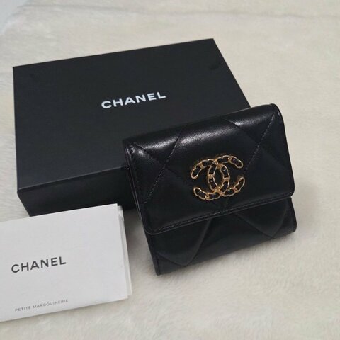 香奈兒CHANEL19經典菱格皮穿鍊黑金拉鍊零錢包三折短夾/ 皮夾