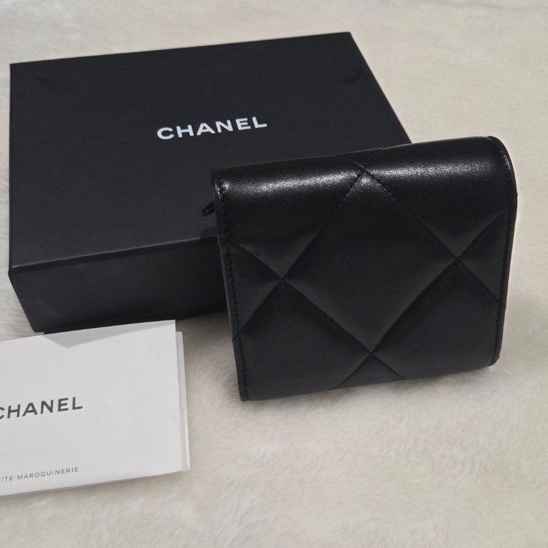 香奈兒CHANEL19經典菱格皮穿鍊黑金拉鍊零錢包三折短夾/ 皮夾-2