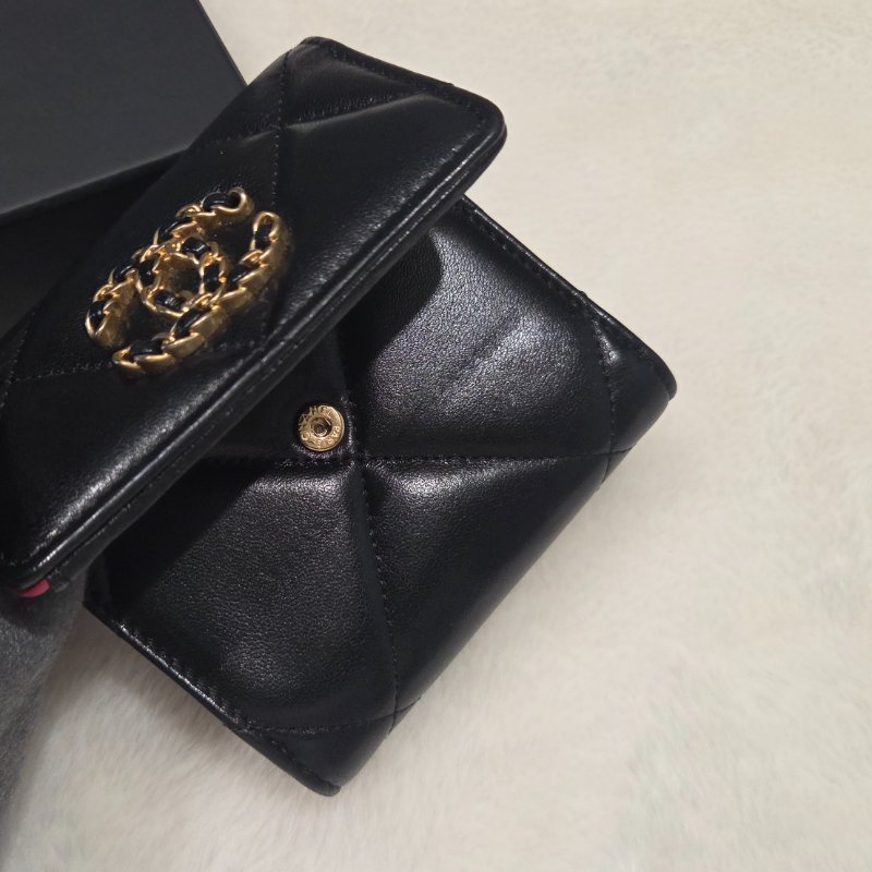 香奈兒CHANEL19經典菱格皮穿鍊黑金拉鍊零錢包三折短夾/ 皮夾-4