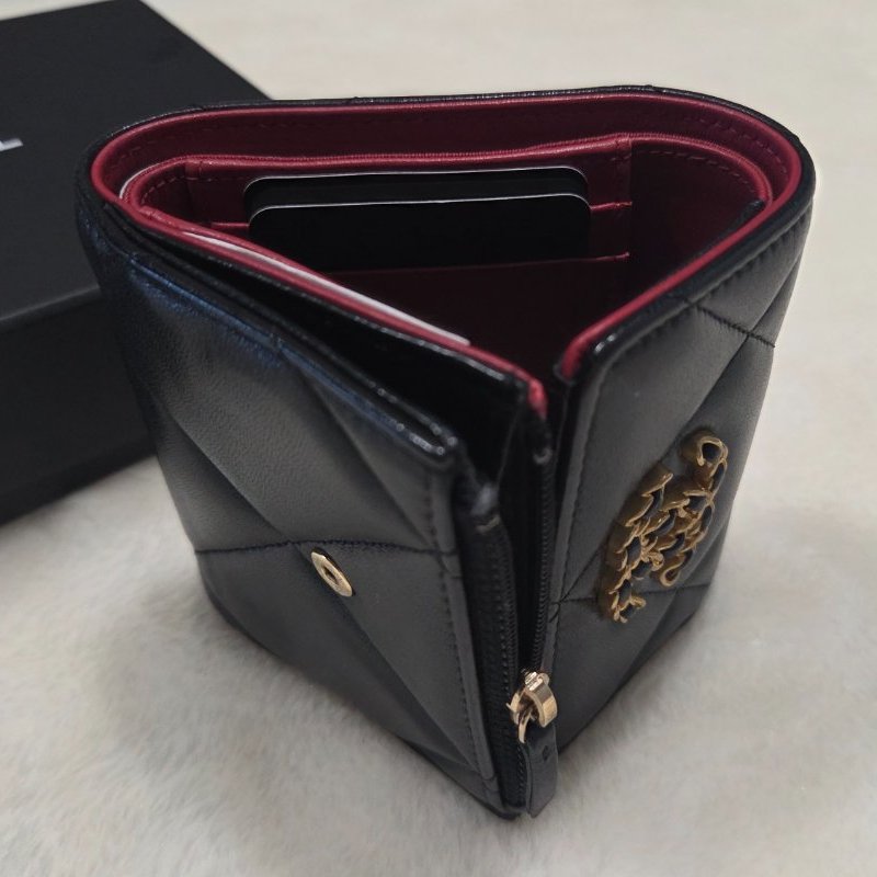 香奈兒CHANEL19經典菱格皮穿鍊黑金拉鍊零錢包三折短夾/ 皮夾-5