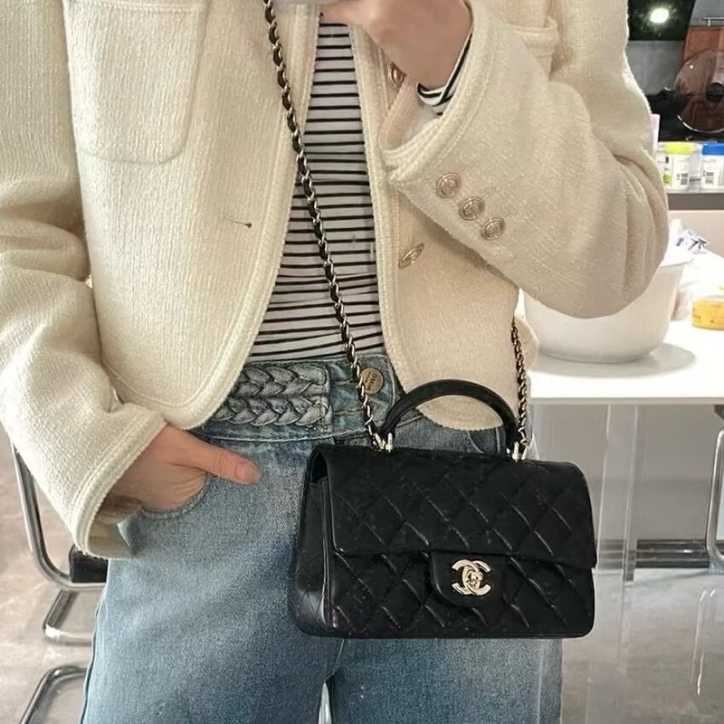 CHANEL黑色羊皮淡金釦手把20cm coco AS2431（膠膜還在！）-0