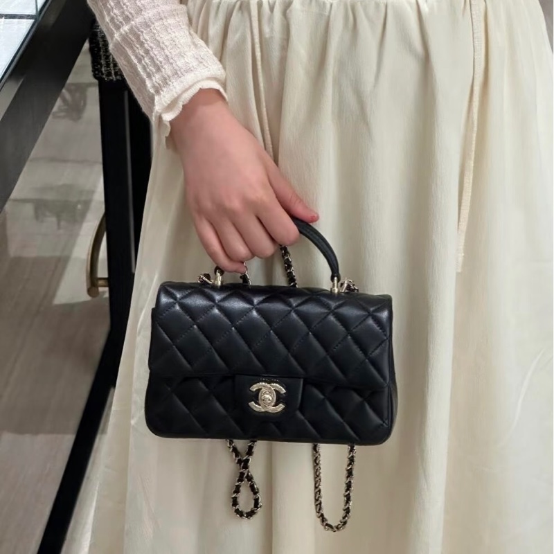 CHANEL黑色羊皮淡金釦手把20cm coco AS2431（膠膜還在！）-1