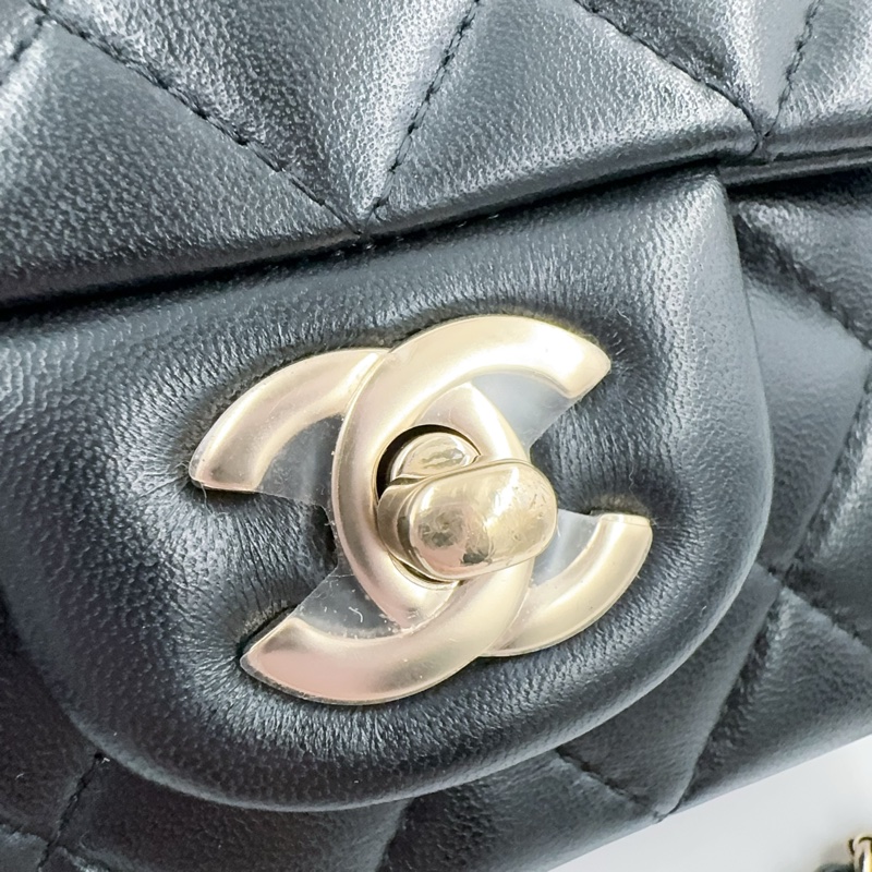 CHANEL黑色羊皮淡金釦手把20cm coco AS2431（膠膜還在！）-12