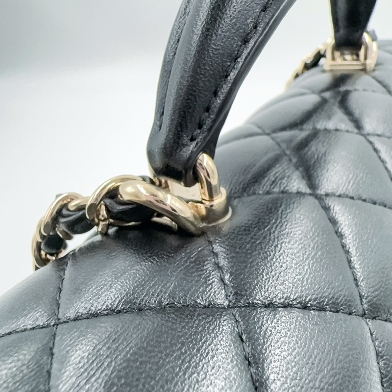 CHANEL黑色羊皮淡金釦手把20cm coco AS2431（膠膜還在！）-14
