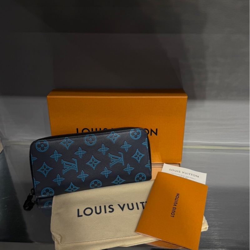近全新有購證🌟Louis Vuitton LV 藍色壓紋皮革長夾｜Classic Trend CT精品｜台北東區實體-0