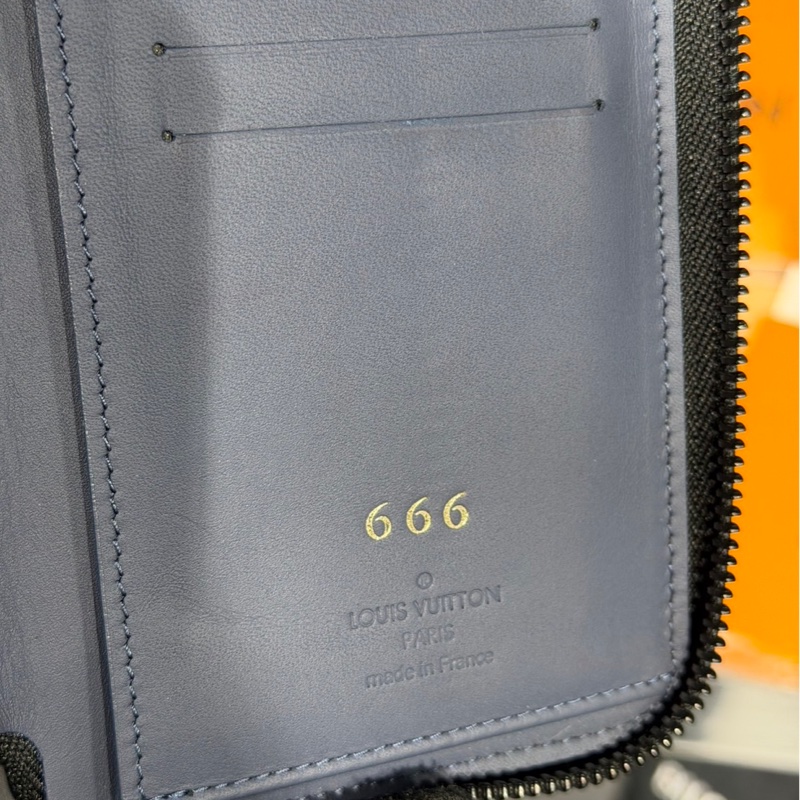 近全新有購證🌟Louis Vuitton LV 藍色壓紋皮革長夾｜Classic Trend CT精品｜台北東區實體-2