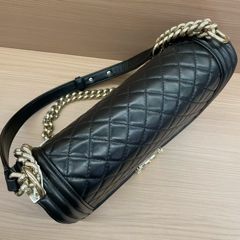 Chanel 黑銀LEBOY   中大號 2017年 23開 牛皮鏈條包 有塵袋 無卡 無盒子 尺寸底長 28*高17*寬8*-4