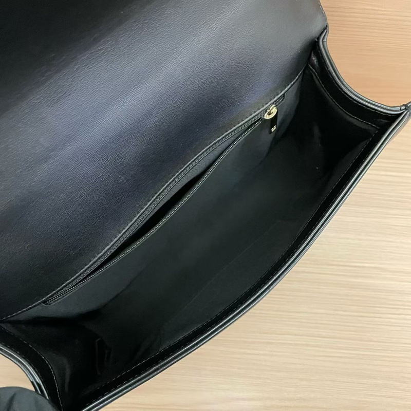 Chanel 黑銀LEBOY   中大號 2017年 23開 牛皮鏈條包 有塵袋 無卡 無盒子 尺寸底長 28*高17*寬8*-7