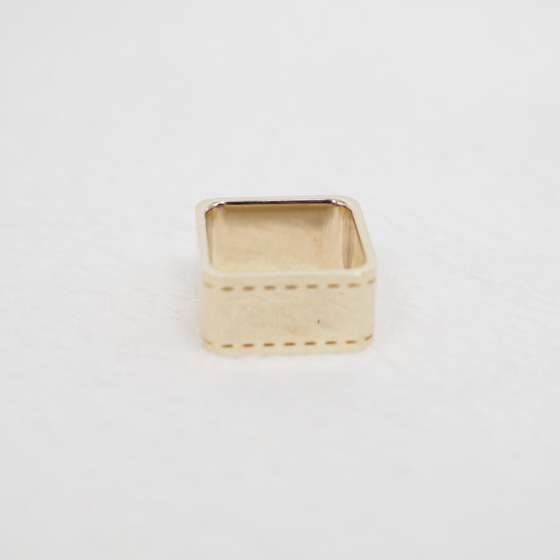 Hermes 方形馬車淺金色絲巾扣-5