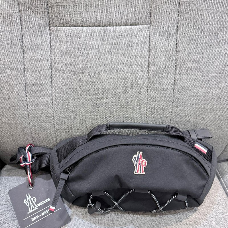 💎Han's house精品服飾💎moncler 防水 腰包 現貨 原價26300-0