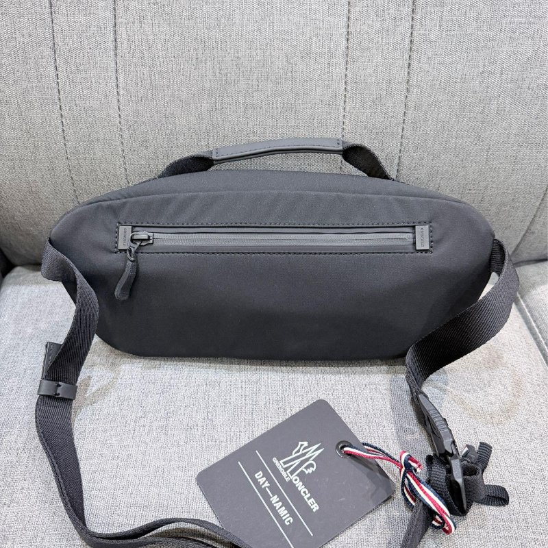 💎Han's house精品服飾💎moncler 防水 腰包 現貨 原價26300-1