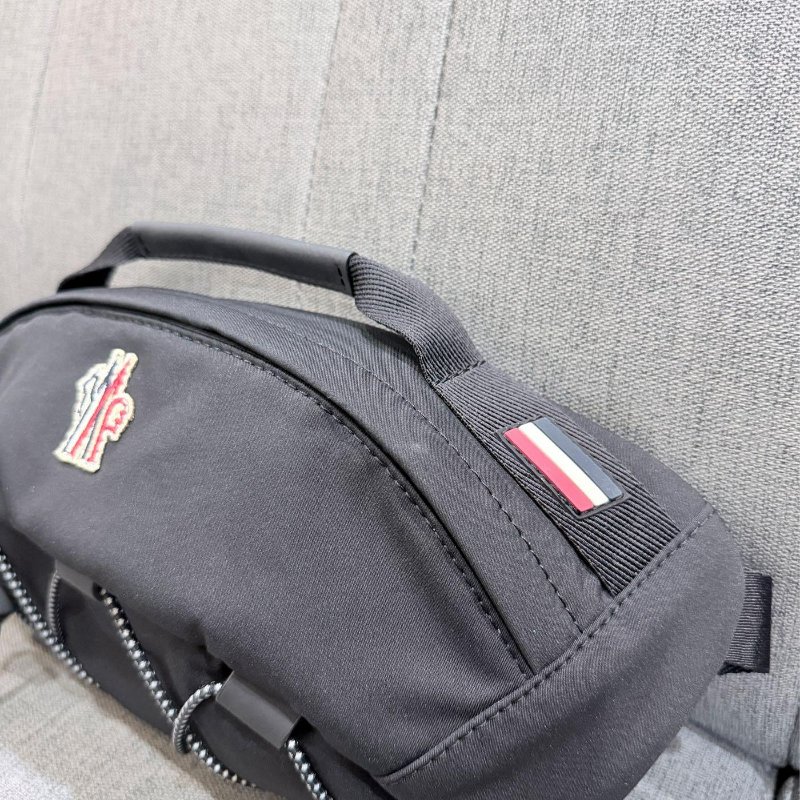 💎Han's house精品服飾💎moncler 防水 腰包 現貨 原價26300-3