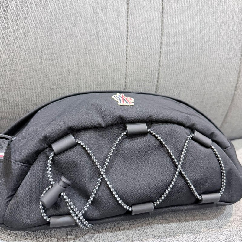 💎Han's house精品服飾💎moncler 防水 腰包 現貨 原價26300-7