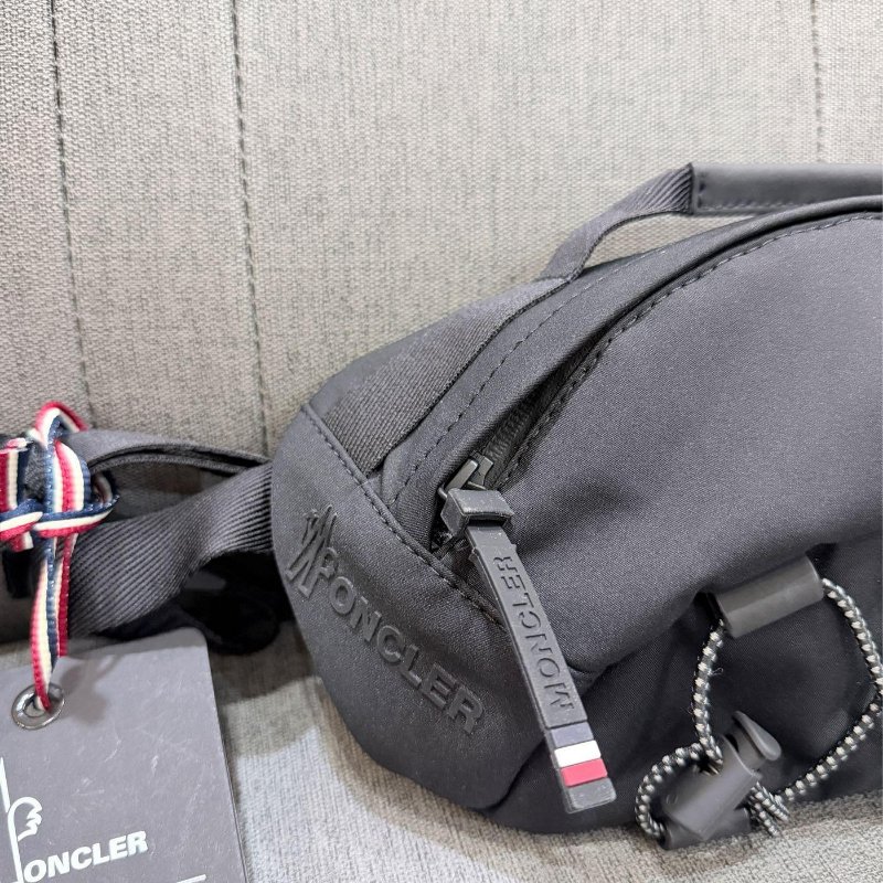 💎Han's house精品服飾💎moncler 防水 腰包 現貨 原價26300-8