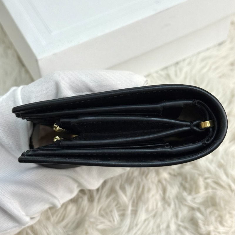 Celine 亮澤牛皮革配零錢袋錢包-3
