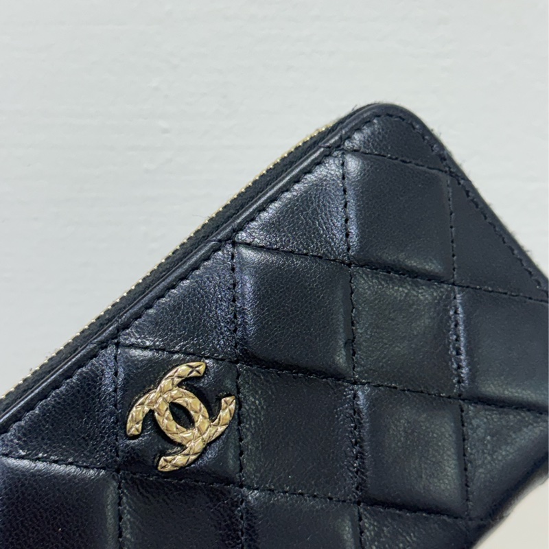 Chanel黑金LOGO拉鍊中夾-3