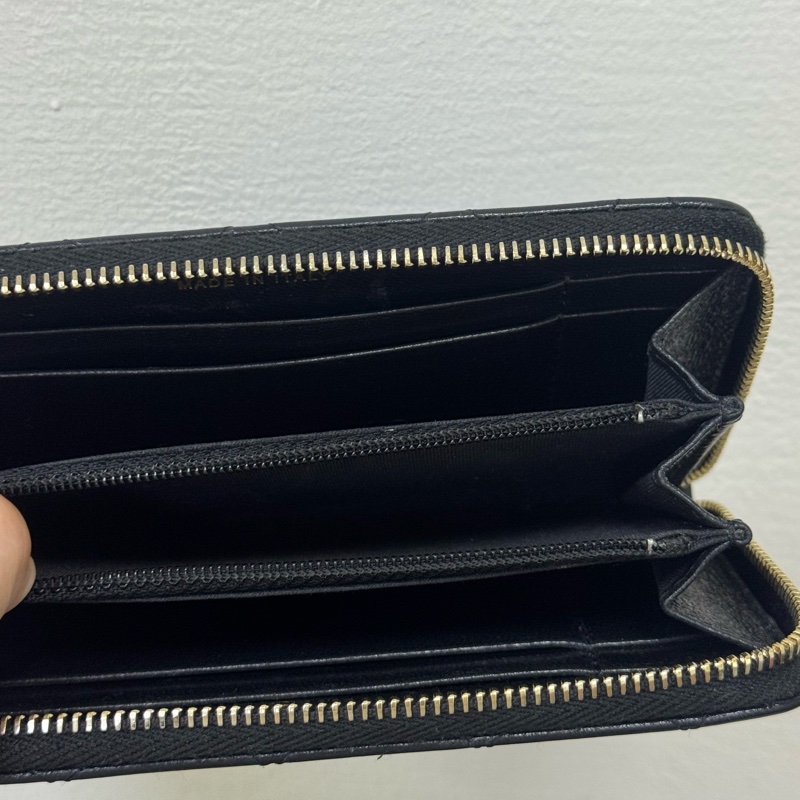 Chanel黑金LOGO拉鍊中夾-5