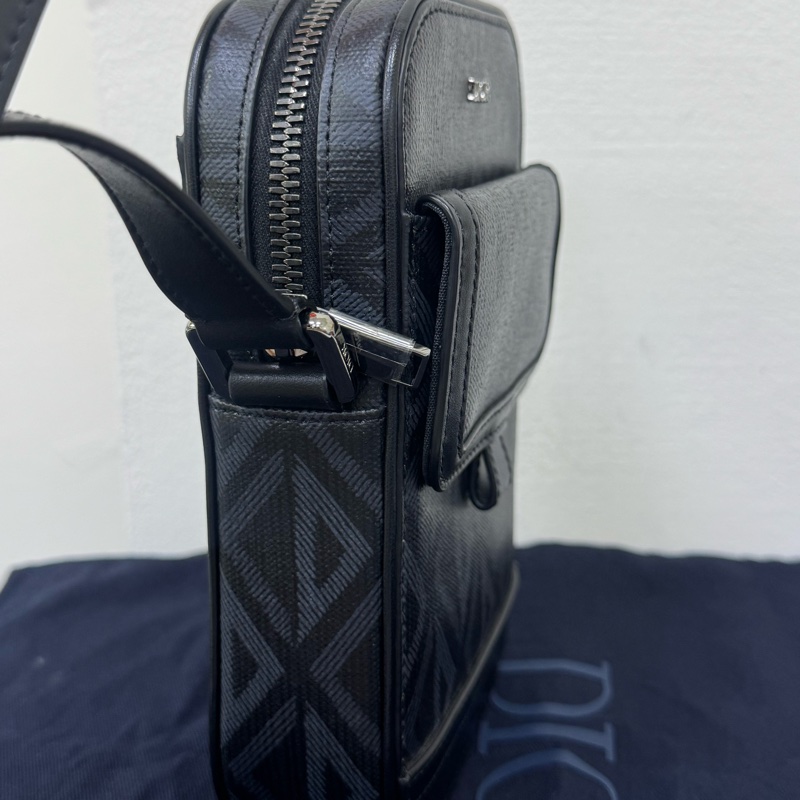 Dior黑灰CD Diamond手機包-9