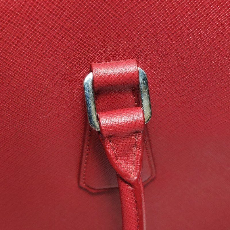 Prada 牛皮純色三角標誌斜背包單肩包-11