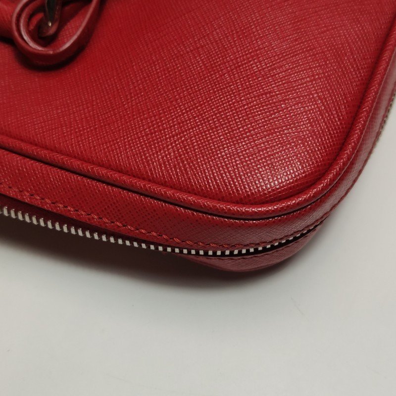 Prada 牛皮純色三角標誌斜背包單肩包-15