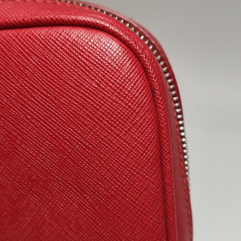 Prada 牛皮純色三角標誌斜背包單肩包-16