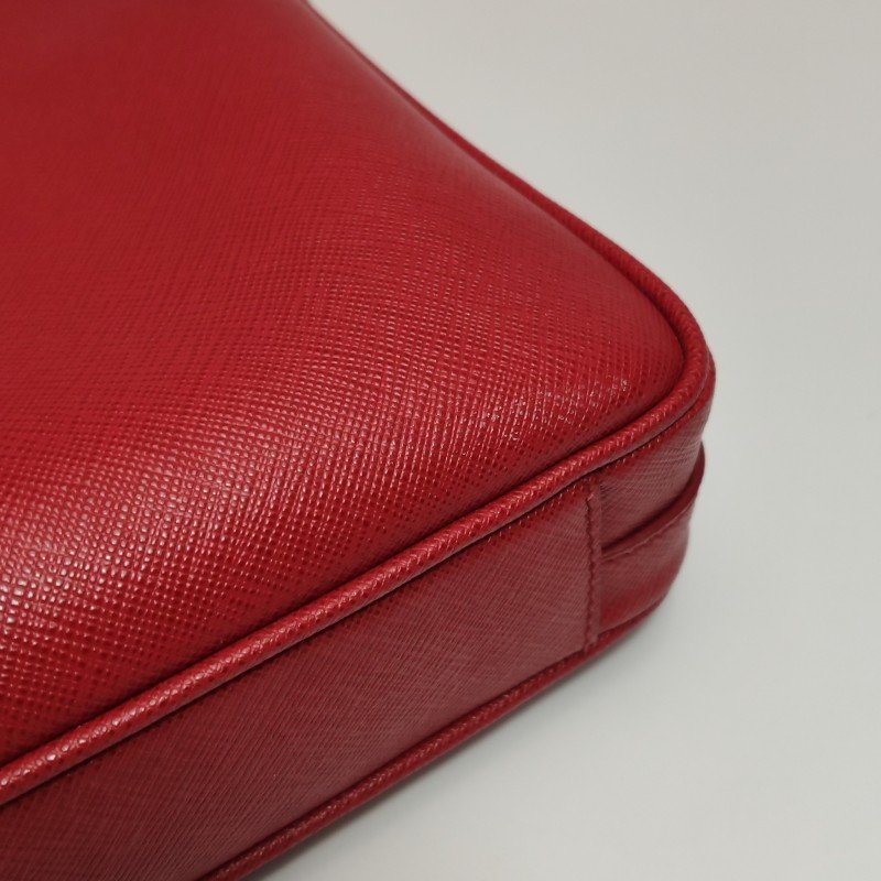 Prada 牛皮純色三角標誌斜背包單肩包-18