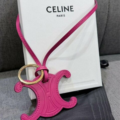 💎Han's house精品服飾💎 CELINE 小牛皮 TRIOMPHE 手袋吊墜 原價8400
