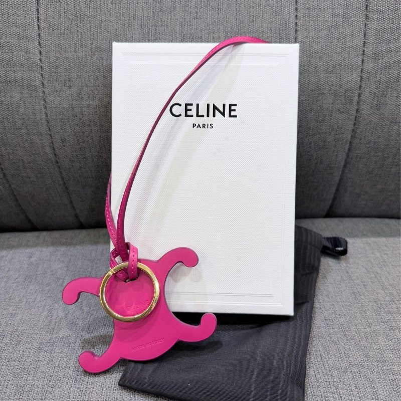 💎Han's house精品服飾💎 CELINE 小牛皮 TRIOMPHE 手袋吊墜 原價8400-1