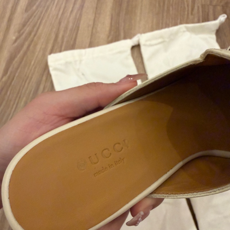 Gucci 經典馬銜釦 GG印花白色牛皮穆勒拖-7