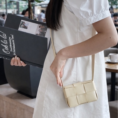 BV寶緹嘉Bottega Veneta奶油黃牛皮Cassette mini編織6格卡帶包