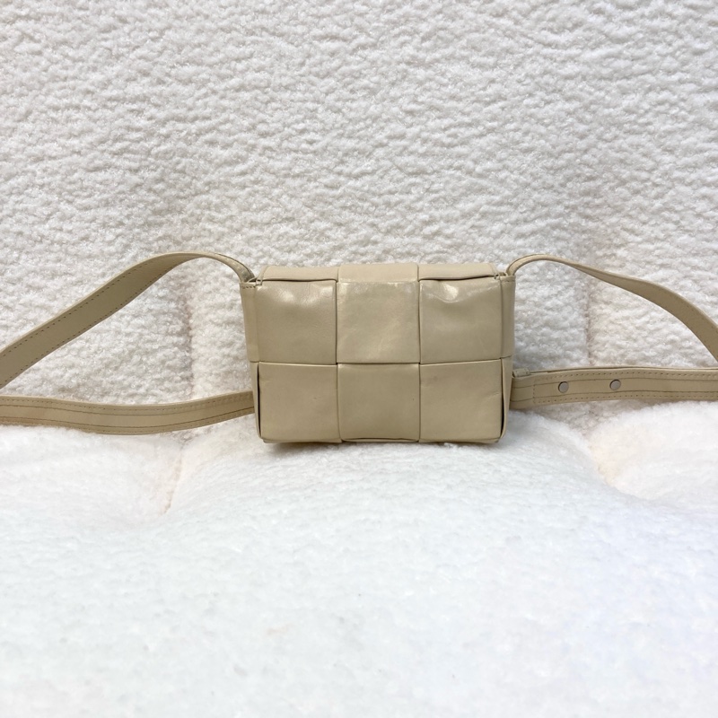 BV寶緹嘉Bottega Veneta奶油黃牛皮Cassette mini編織6格卡帶包-6