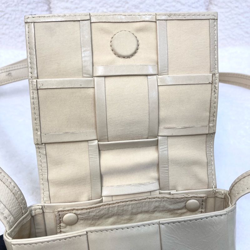 BV寶緹嘉Bottega Veneta奶油黃牛皮Cassette mini編織6格卡帶包-10