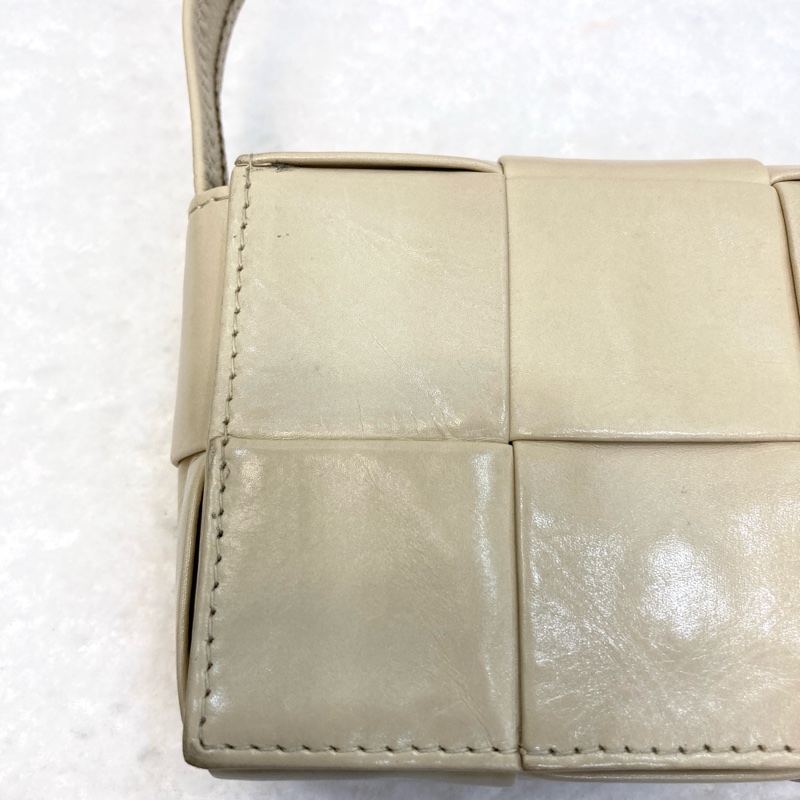 BV寶緹嘉Bottega Veneta奶油黃牛皮Cassette mini編織6格卡帶包-11