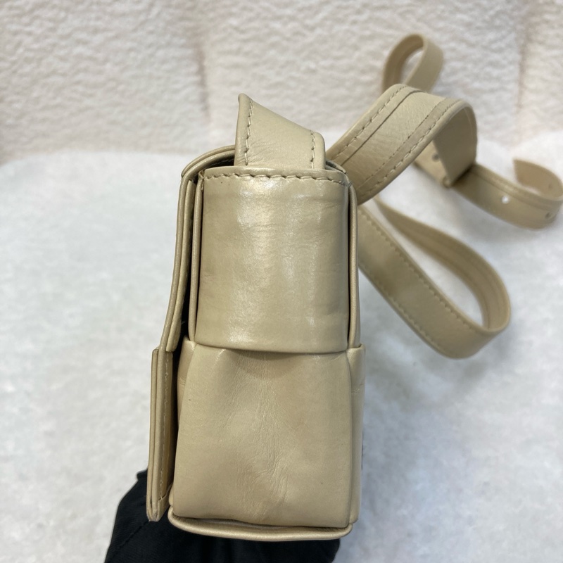 BV寶緹嘉Bottega Veneta奶油黃牛皮Cassette mini編織6格卡帶包-15