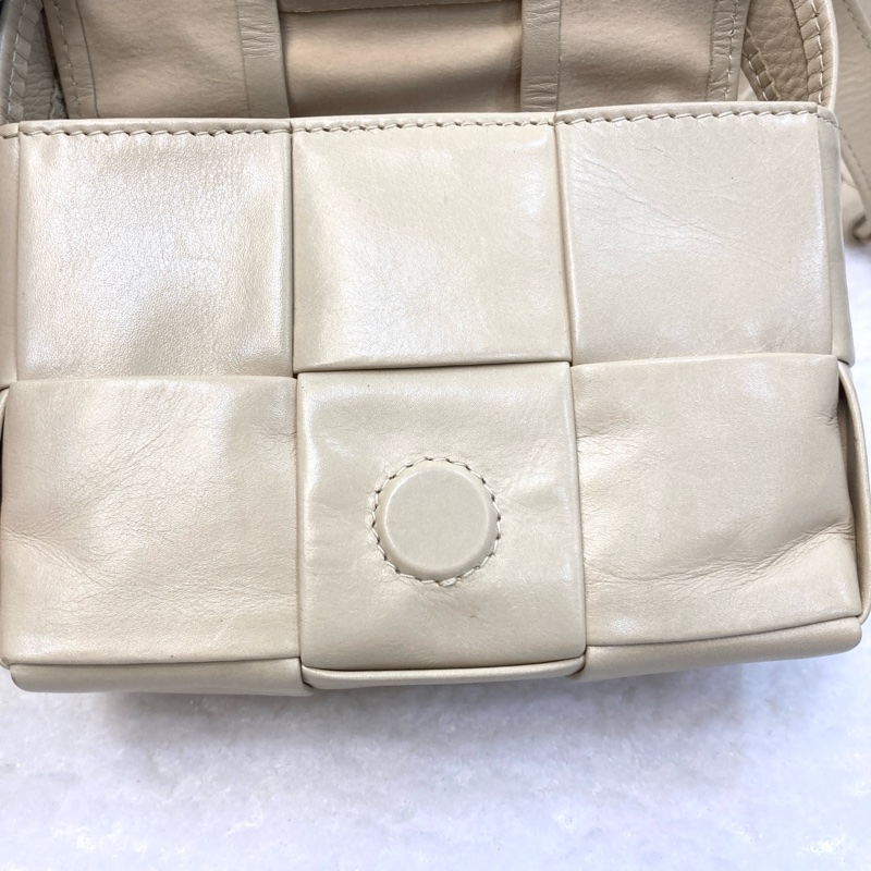 BV寶緹嘉Bottega Veneta奶油黃牛皮Cassette mini編織6格卡帶包-16